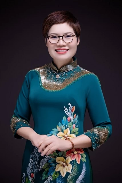 Doanh nhân Vũ Thị Mai - “nữ tướng” làng nghề Đồng Kỵ, gắn bó với nghề gỗ truyền thống.