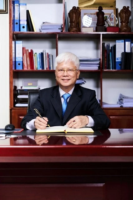 Luật sư Bùi Văn Thành, Trọng tài viên Trung tâm Trọng tài Quốc tế Việt Nam (VIAC), Trọng tài viên Viện Trọng tài Quốc tế Hải Nam (HIAC)