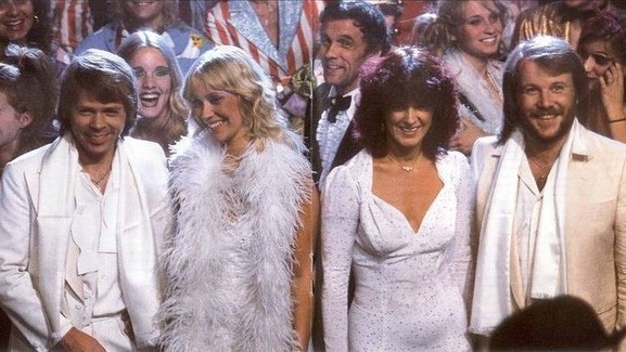 Điều ít biết về ca khúc bất hủ 'Happy New Year'