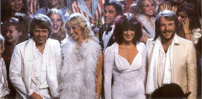 Điều ít biết về ca khúc bất hủ 'Happy New Year'