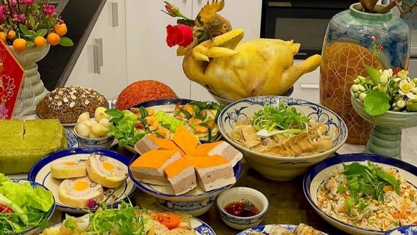 Tản mạn về mâm cơm Tết người Việt