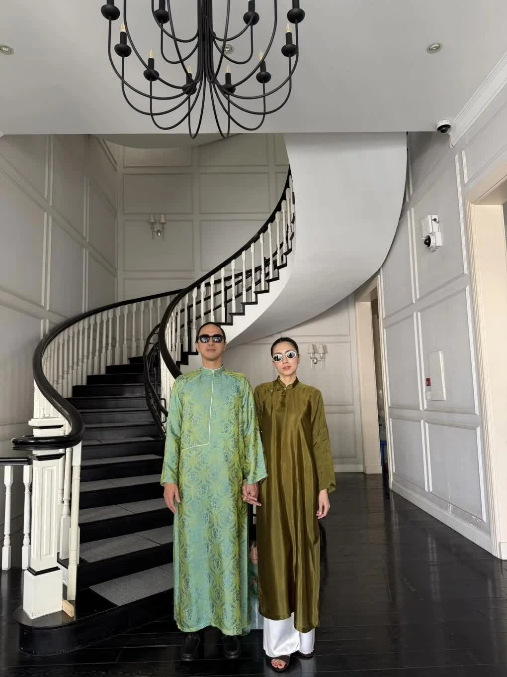 Sao Việt khoe khoảnh khắc đón Tết Bính Ngọ 2026 bên người thân, gia đình