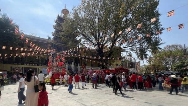 Embassy: Connecting the community, inspiring the young Vietnamese generation in Laos