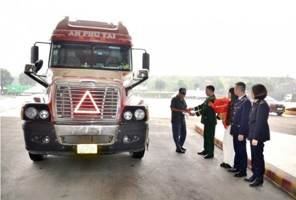 Thuận lợi xuất khẩu 17,4 tấn sầu riêng tươi sang Trung Quốc ngày mùng 1 Tết