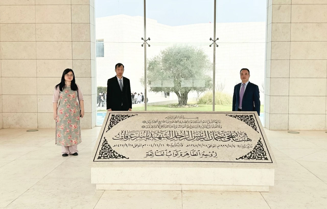 Đại sứ Nguyễn Nam Dương trình Thư ủy nhiệm lên Tổng thống Nhà nước Palestine Mahmoud Abbas Đại sứ Nguyễn Nam Dương trình Thư ủy nhiệm lên Tổng thống Nhà nước Palestine Mahmoud Abbas