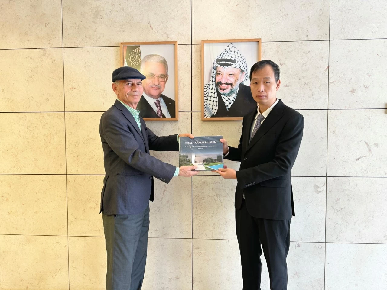 Đại sứ Nguyễn Nam Dương trình Thư ủy nhiệm lên Tổng thống Nhà nước Palestine Mahmoud Abbas