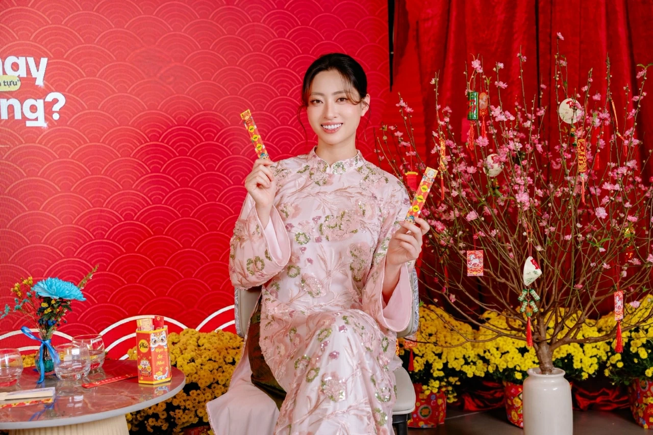 Khi sao Việt diện áo dài đón Tết Khi sao Việt diện áo dài đón Tết