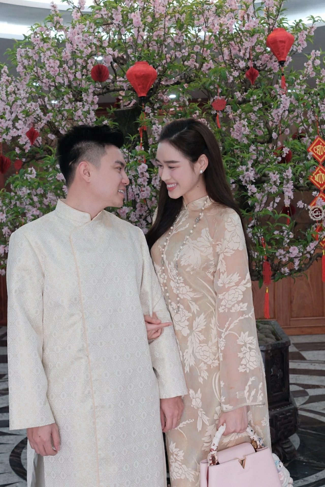 Khi sao Việt diện áo dài đón Tết