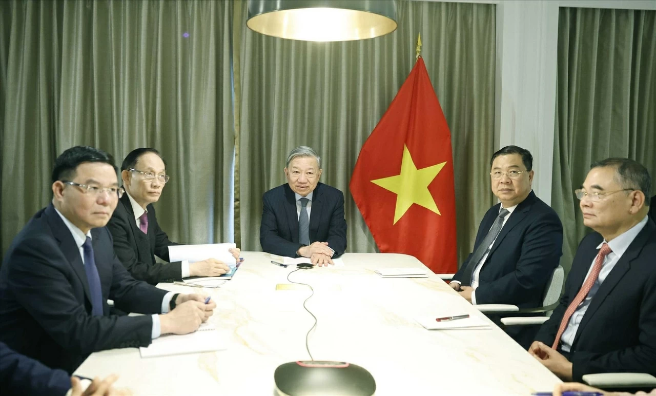 Tổng Bí thư Tô Lâm điện đàm với các Nghị sỹ Hoa Kỳ Tổng Bí thư Tô Lâm điện đàm với các Nghị sỹ Hoa Kỳ