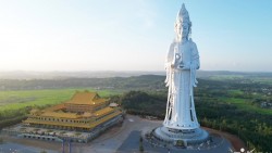 Chiêm bái tượng Phật Quan Âm cao nhất Đông Nam Á trên đỉnh núi Thiên Mã