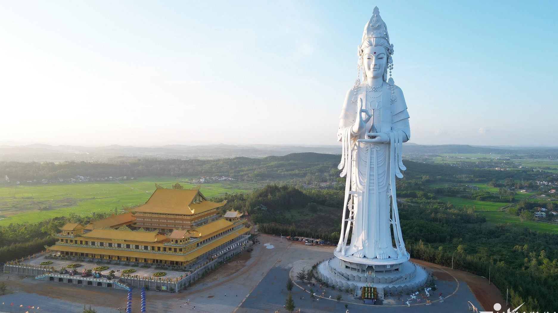 Chiêm bái tượng Phật Quan Âm cao nhất Đông Nam Á trên đỉnh núi Thiên Mã