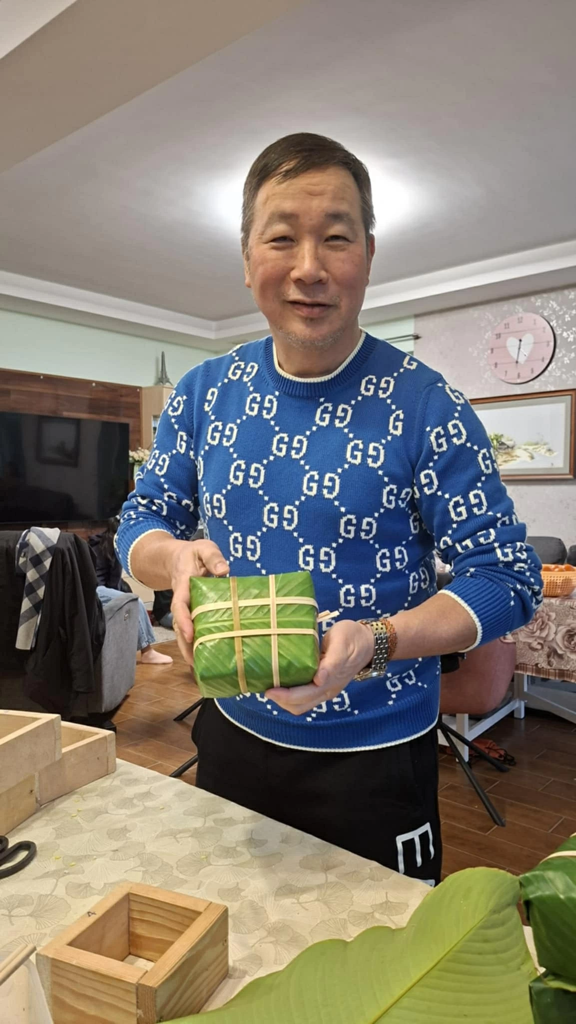 Gói bánh chưng ngày Tết: Nỗi nhớ xa quê dịu dàng