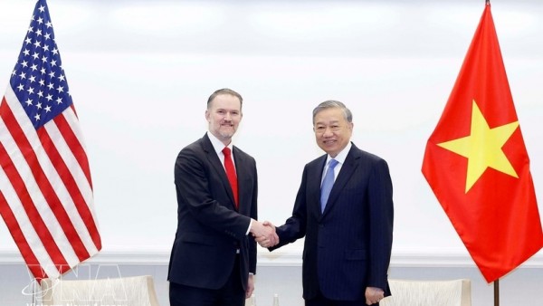 Vietnamese Party chief receives US Trade Representative