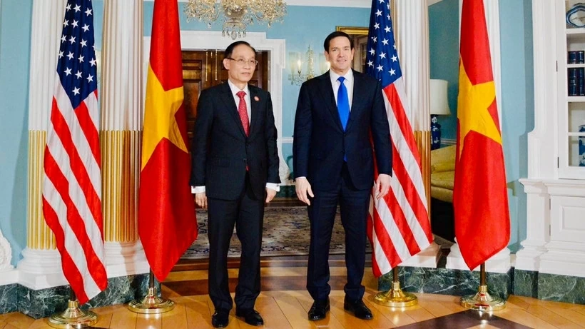 Ủy viên Bộ Chính trị, Bộ trưởng Ngoại giao Lê Hoài Trung hội đàm với Ngoại trưởng Hoa Kỳ Marco Rubio. Ủy viên Bộ Chính trị, Bộ trưởng Ngoại giao Lê Hoài Trung hội đàm với Ngoại trưởng Hoa Kỳ Marco Rubio.
