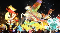 Phố phường khắp Trung Quốc rực rỡ sắc đỏ lồng đèn dịp Xuân Bính Ngọ 2026