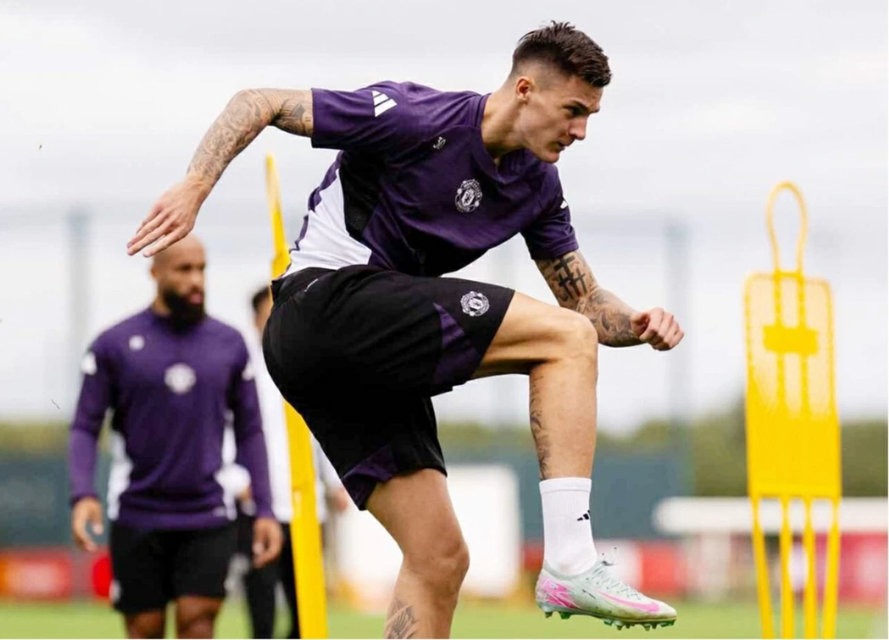 Tiền đạo người Slovenia tập luyện chăm chỉ. (Nguồn: MUFC) Tiền đạo người Slovenia tập luyện chăm chỉ. (Nguồn: MUFC)