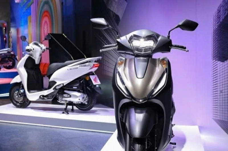 Honda Lead 125 mới còn ghi điểm nhờ loạt tiện ích hiện đại hướng đến trải nghiệm người dùng. Honda Lead 125 mới còn ghi điểm nhờ loạt tiện ích hiện đại hướng đến trải nghiệm người dùng.