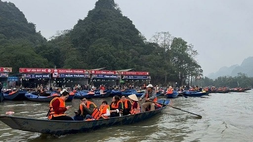 Lễ hội Du lịch Chùa Hương 2026 miễn phí tham quan đến hết mùng 6 Tết, giao thông được tổ chức khoa học, không ùn tắc