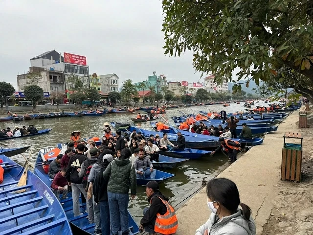 Lễ hội Du lịch Chùa Hương 2026 miễn phí tham quan đến hết mùng 6 Tết, giao thông được tổ chức khoa học, không ùn tắc Lễ hội Du lịch Chùa Hương 2026 miễn phí tham quan đến hết mùng 6 Tết, giao thông được tổ chức khoa học, không ùn tắc
