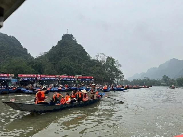 Lễ hội Du lịch Chùa Hương 2026 miễn phí tham quan đến hết mùng 6 Tết, giao thông được tổ chức khoa học, không ùn tắc Lễ hội Du lịch Chùa Hương 2026 miễn phí tham quan đến hết mùng 6 Tết, giao thông được tổ chức khoa học, không ùn tắc