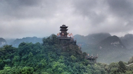 Du Xuân Bính Ngọ 2026: 8 điểm đến tâm linh hút khách ở miền Bắc