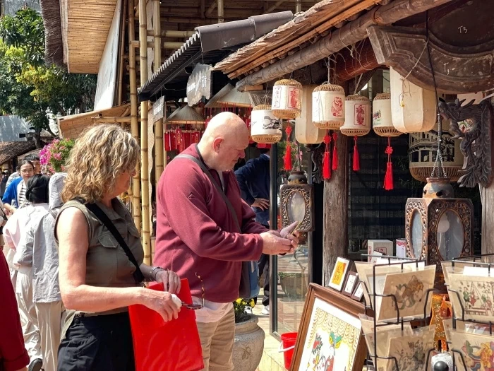 Con số ấn tượng: 1,34 triệu lượt khách xông đất Thủ đô dịp Tết Bính Ngọ