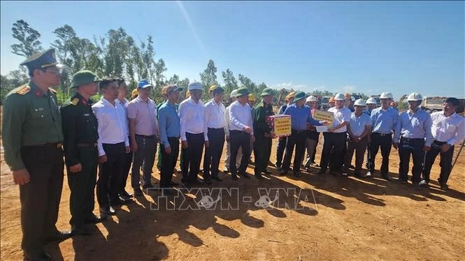 Phó Thủ tướng Hồ Quốc Dũng kiểm tra tiến độ đường cao tốc Quy Nhơn - Pleiku