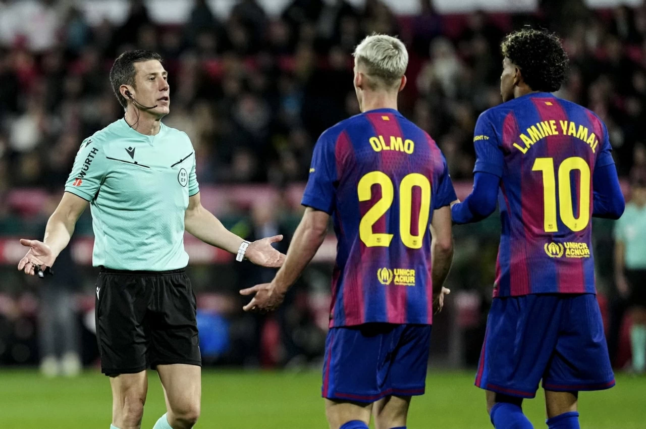 Barca liên tục vấp ngã: Chiến dịch giải cứu Hansi Flick