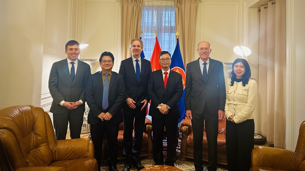 Đại sứ Trịnh Đức Hải làm việc Nghiệp đoàn giới chủ Pháp, thúc đẩy đưa Việt Nam vào 'tầm ngắm chiến lược'