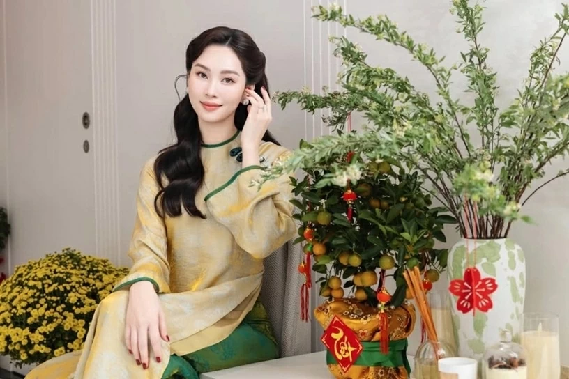 Hoa hậu Đặng Thu Thảo trang hoàng nhiều loại cây, hoa hút tài lộc ngày Tết