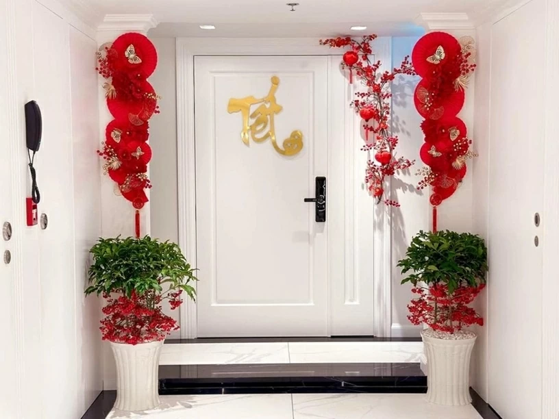 Hoa hậu Đặng Thu Thảo trang hoàng nhiều loại cây, hoa hút tài lộc ngày Tết