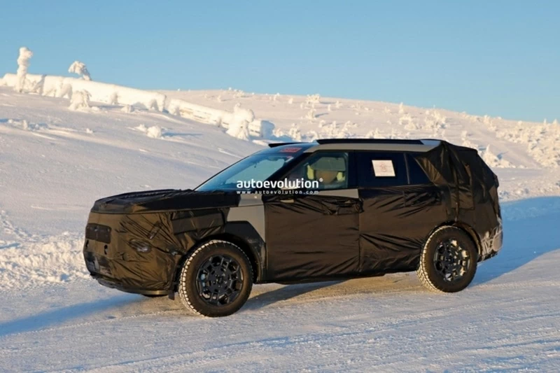 Giữa lớp ngụy trang kín mít, Hyundai Tucson 2027 vẫn lộ rõ sự “lột xác”.