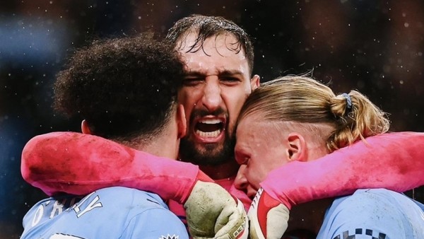 Ngoại hạng Anh: Arsenal tạm dẫn đầu, Manchester United xếp thứ năm