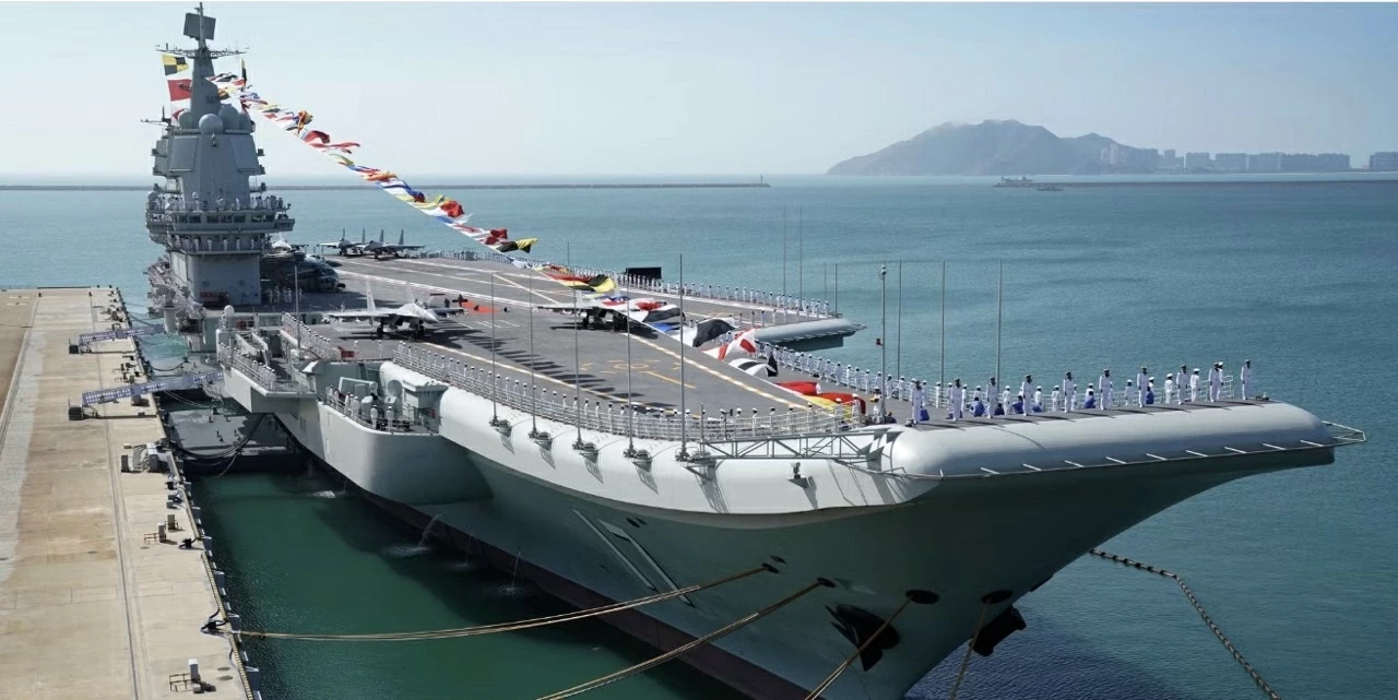 Chạy đua sở hữu tàu sân bay