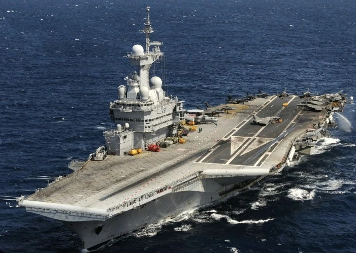 Chạy đua sở hữu tàu sân bay