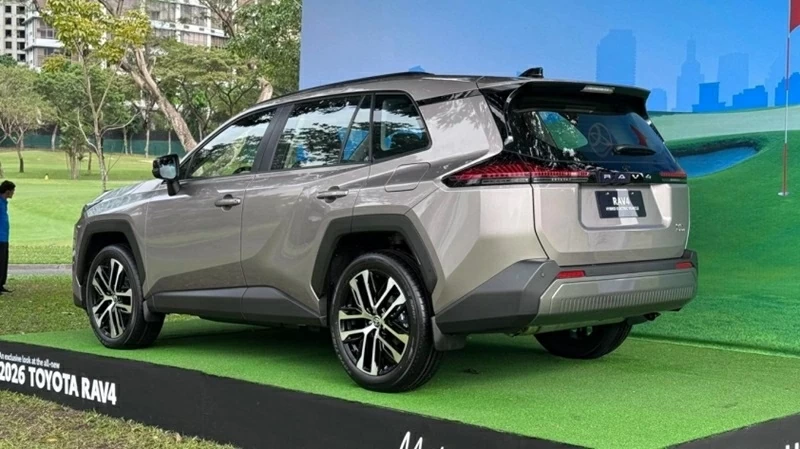 Toyota RAV4 được trang bị gói an toàn chủ động Toyota Safety Sense 4.0 thế hệ mới nhất, tích hợp nhiều tính năng hỗ trợ lái tiên tiến.