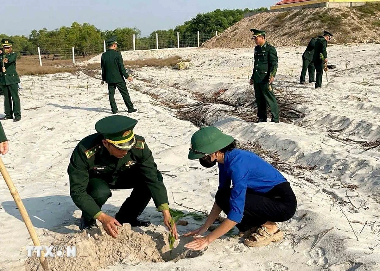 Bộ đội Biên phòng lan tỏa phong trào “Tết trồng cây” trên hai tuyến biên giới