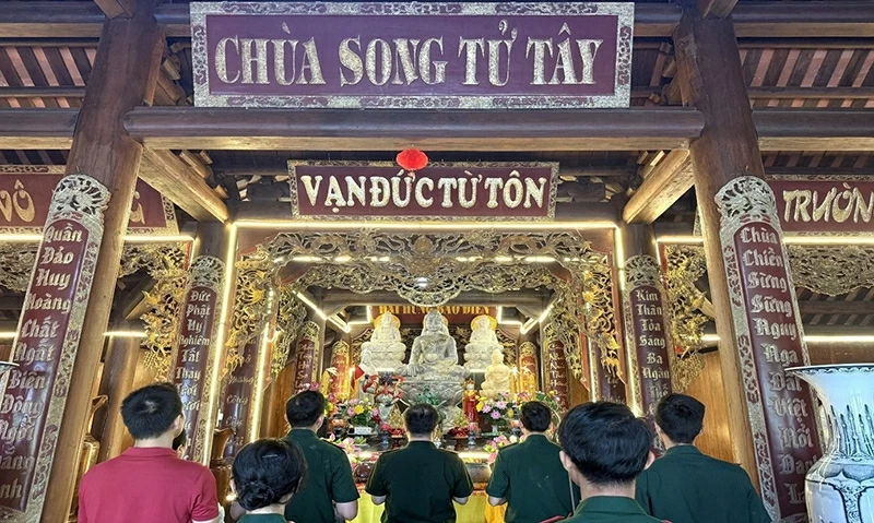 Chùa Song Tử Tây, nơi neo giữ hồn dân tộc giữa trùng khơi. Chùa Song Tử Tây, nơi neo giữ hồn dân tộc giữa trùng khơi.