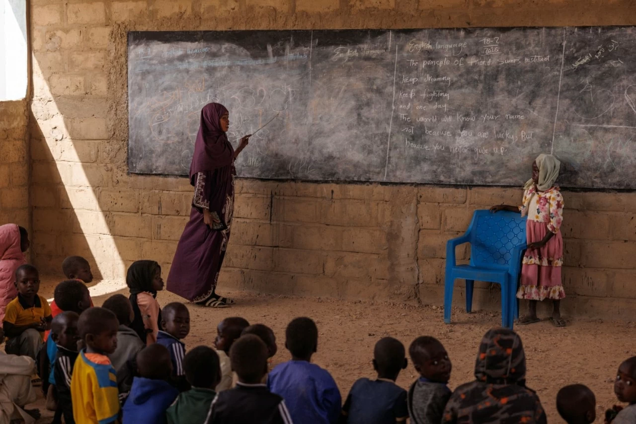 Ảnh ấn tượng: Hội đồng Hòa bình dành hơn 5 tỷ USD cho Gaza, Nga tuyên bố kiểm soát thêm địa bàn, chú chó đua ké gây sốt tại Olympic