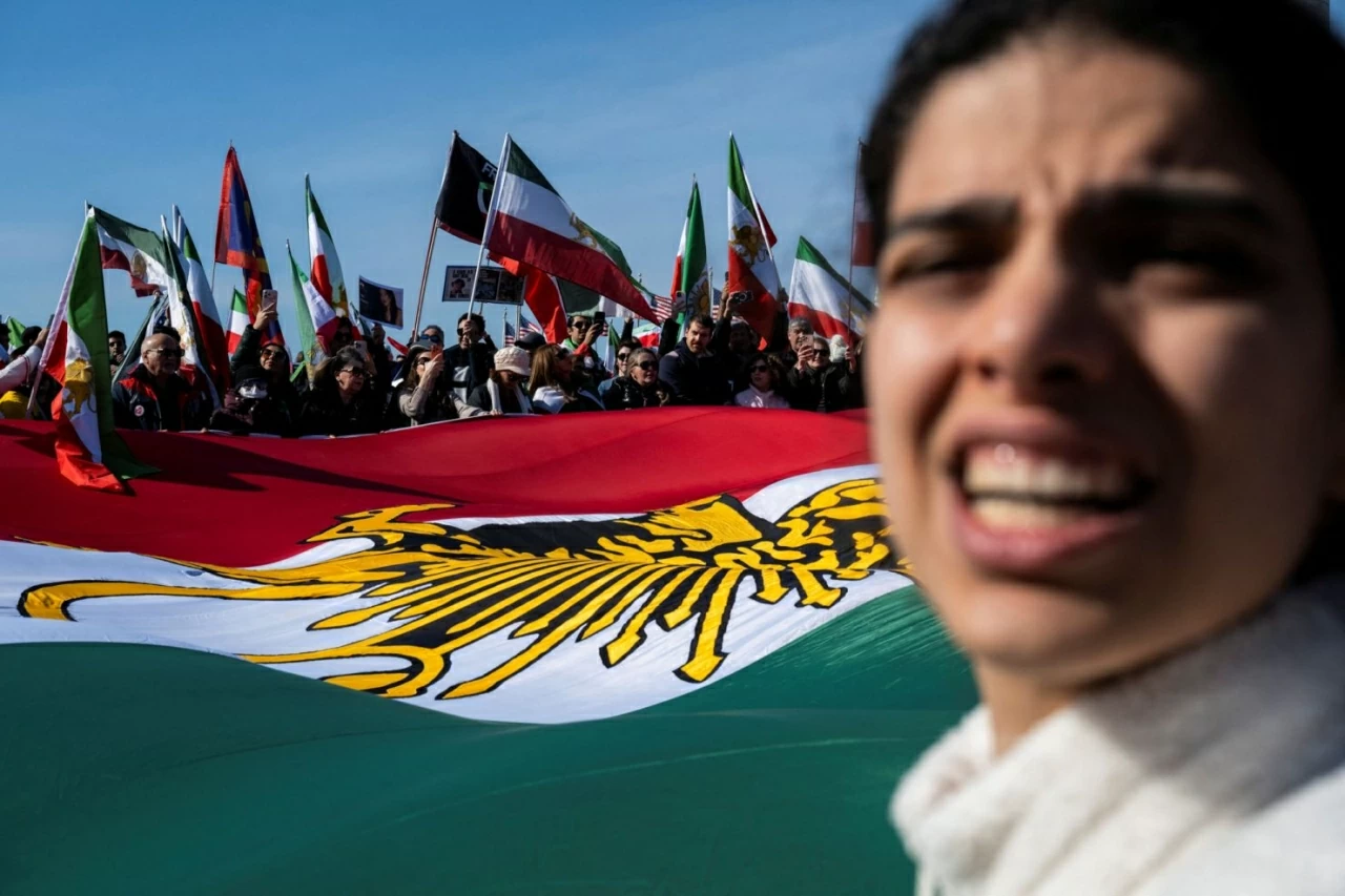 Ảnh ấn tượng: Hội đồng Hòa bình dành hơn 5 tỷ USD cho Gaza, Nga tuyên bố kiểm soát thêm địa bàn, chú chó 'đua ké' gây sốt tại Olympic