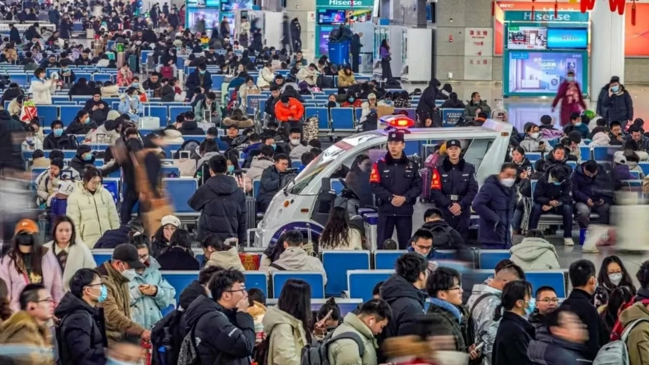 Ảnh ấn tượng: Hội đồng Hòa bình dành hơn 5 tỷ USD cho Gaza, Nga tuyên bố kiểm soát thêm địa bàn, chú chó đua ké gây sốt tại Olympic Ảnh ấn tượng: Hội đồng Hòa bình dành hơn 5 tỷ USD cho Gaza, Nga tuyên bố kiểm soát thêm địa bàn, chú chó đua ké gây sốt tại Olympic