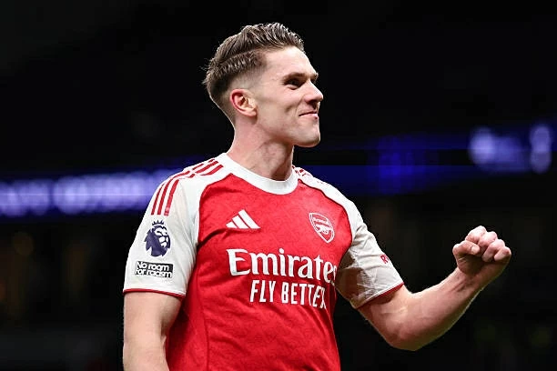 Giúp Arsenal trở lại quỹ đạo, Gyokeres được đưa ‘lên mây’