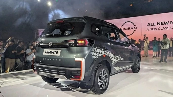 Cận cảnh xe MPV 7 chỗ Nissan Gravite ra mắt tại Ấn Độ Cận cảnh xe MPV 7 chỗ Nissan Gravite ra mắt tại Ấn Độ