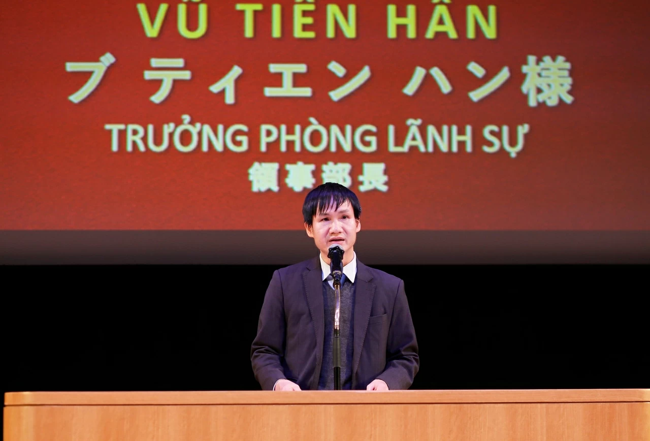 Ông Vũ Tiến Hân, Tham tán, Trưởng phòng Lãnh sự, Đại sứ quán Việt Nam tại Nhật Bản phát biểu tại chương trình. Ông Vũ Tiến Hân, Tham tán, Trưởng phòng Lãnh sự, Đại sứ quán Việt Nam tại Nhật Bản phát biểu tại chương trình.