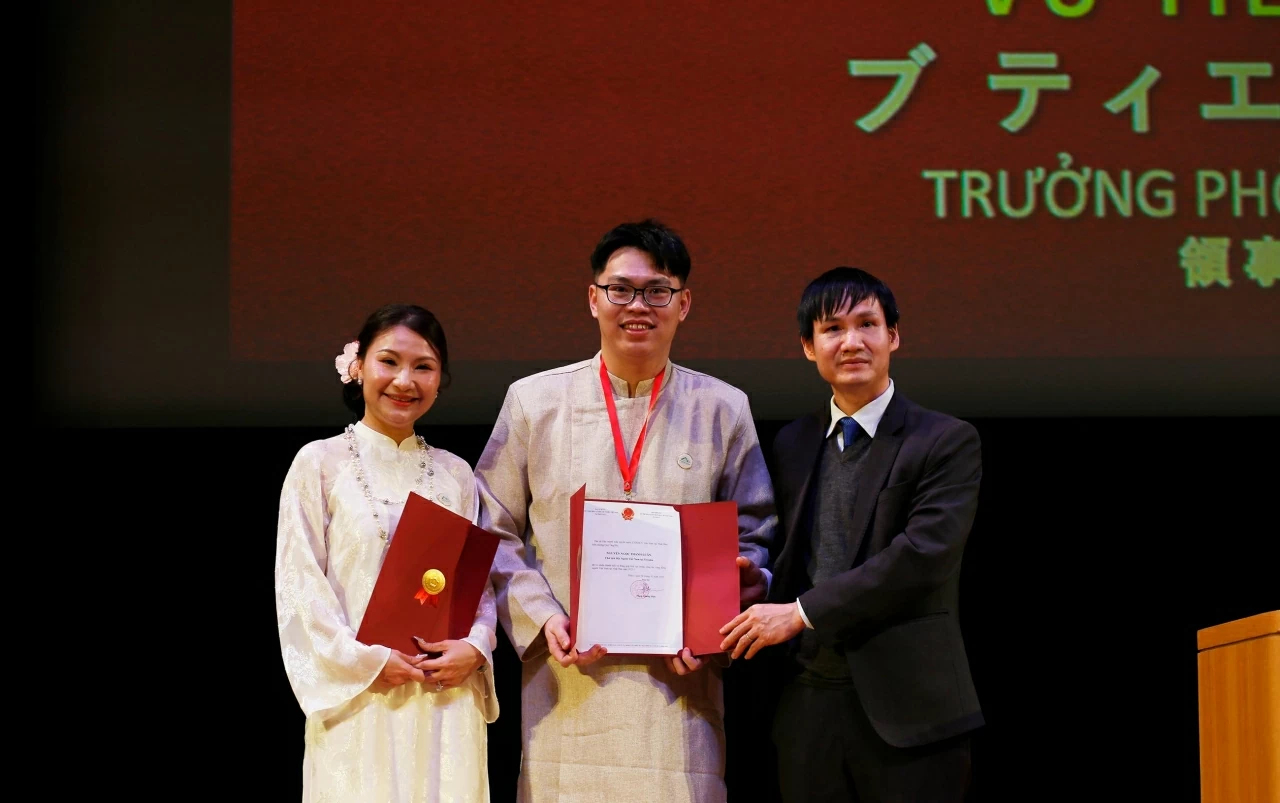 , thừa uỷ quyền của Đại sứ Việt Nam tại Nhật Bản, Tham tán Vũ Tiến Hân đã tiến hành công bố và trao quyết định và giấy tuyên dương cho Tập thể Hội người Việt Nam tại Toyama và cá nhân ông Nguyễn Ngọc Thanh Luân - Chủ tịch Hội – Vì đã có những thành tích xuất sắc trong công tác hoạt động cộng đồng. 