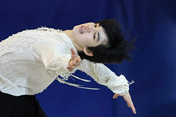 Cũng tại gala tổ chức ở Milano Ice Skating Arena (Milan, Italy) ngày 21/2, vận động viên Hàn Quốc Cha Jun-hwan, người xếp hạng tư nội dung đơn nam, biểu diễn ca khúc “Not a Dream” với sự kết hợp giữa âm nhạc truyền thống và giọng hát của nghệ sĩ Song So-hee. Anh cho biết lựa chọn này nhằm giới thiệu bản sắc Hàn Quốc tại một sự kiện thể thao toàn cầu. (Nguồn: Korea Joongang Daily)