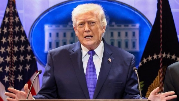 Tổng thống Donald Trump dọa tăng mạnh thuế với các nước 'lách luật' sau phán quyết của Tòa án Tối cao Mỹ