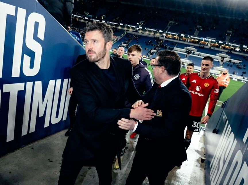 HLV Carrick tiến gần thành tích ấn tượng của Solskjær