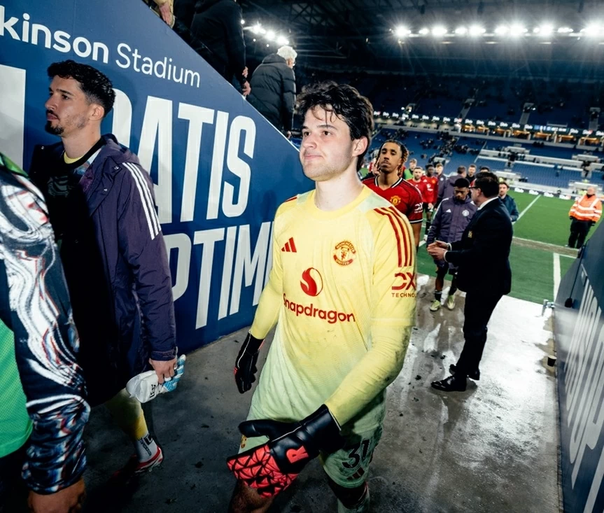 Thi đấu thăng hoa, thủ môn Senne Lammens được vinh danh