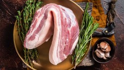 Giá heo hơi hôm nay 24/2: Duy trì ổn định, vùng giá giao dịch từ 70.000 - 72.000 đồng/kg